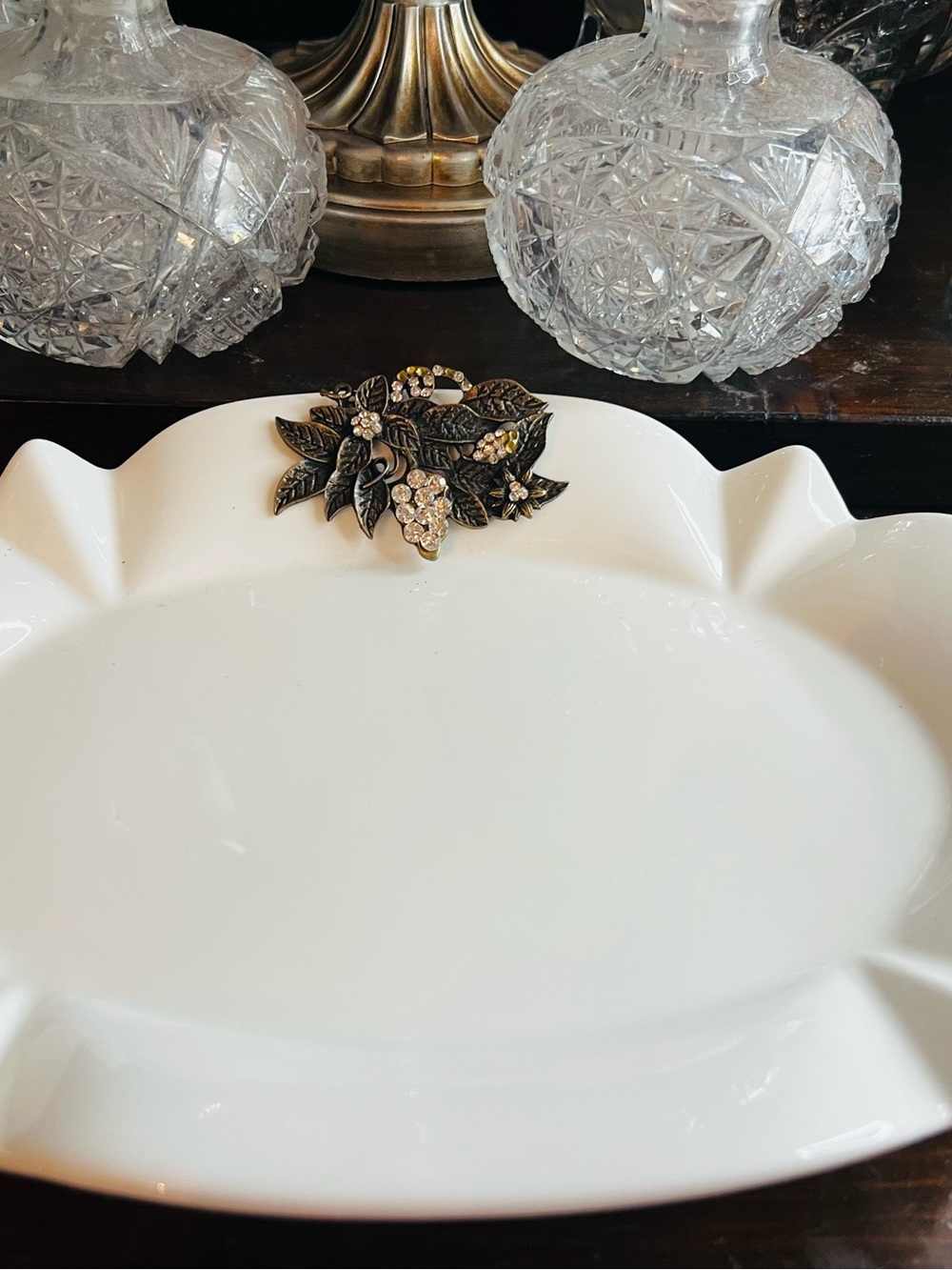 D'lusso Designs Couture Collection Oval Ceramic Platter Metal rhinestones 10” L